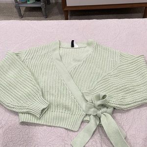 H&M sweater/ cardigan. Never been worn. Mint green color.
